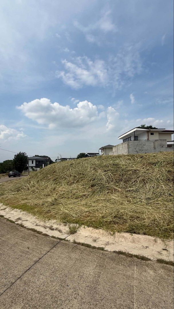 AVIDA WOODHILL SETTINGS Nuvali (Category: Lot) located in Pasig City. Submitted by bertzbertz (Listing ID 1459563058, Image 1). Description: corner lot , near clubhouse.