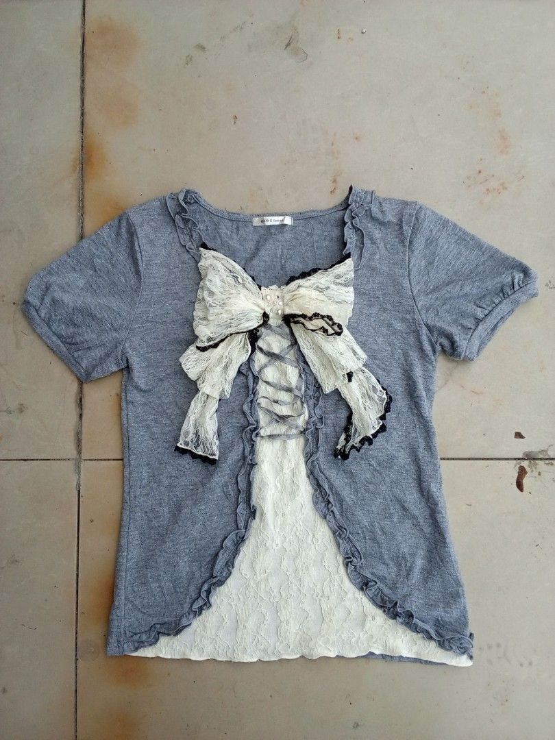 Axes femme (Category: Blouses) located in Barobo. Submitted by swiftstone.8ccc7b (Listing ID 1459595450, Image 1). Description: size medium excellent condition good as new.