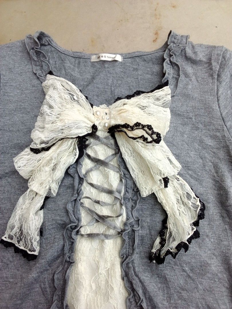 Axes femme (Category: Blouses) located in Barobo. Submitted by swiftstone.8ccc7b (Listing ID 1459595450, Image 2). Description: size medium excellent condition good as new.