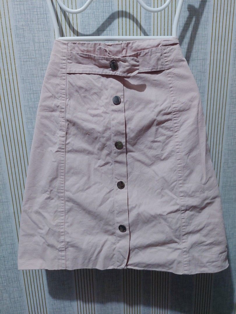 Baby Pink Skirt (Category: Skirts) located in Tarlac. Submitted by prelovedtarlac22 (Listing ID 1459645541, Image 1). Description: Baby Pink Skirt Waist size 27-28 inches Length 17 ½ RFS: Decluttering my closet ❤️ 📍Tarlac based - No COD (Payment First) to avoid being scammed - Shipping fee will be shouldered by the buyer - Once the payment has been received, we will ship the item immediately - Courier: J&T Express.