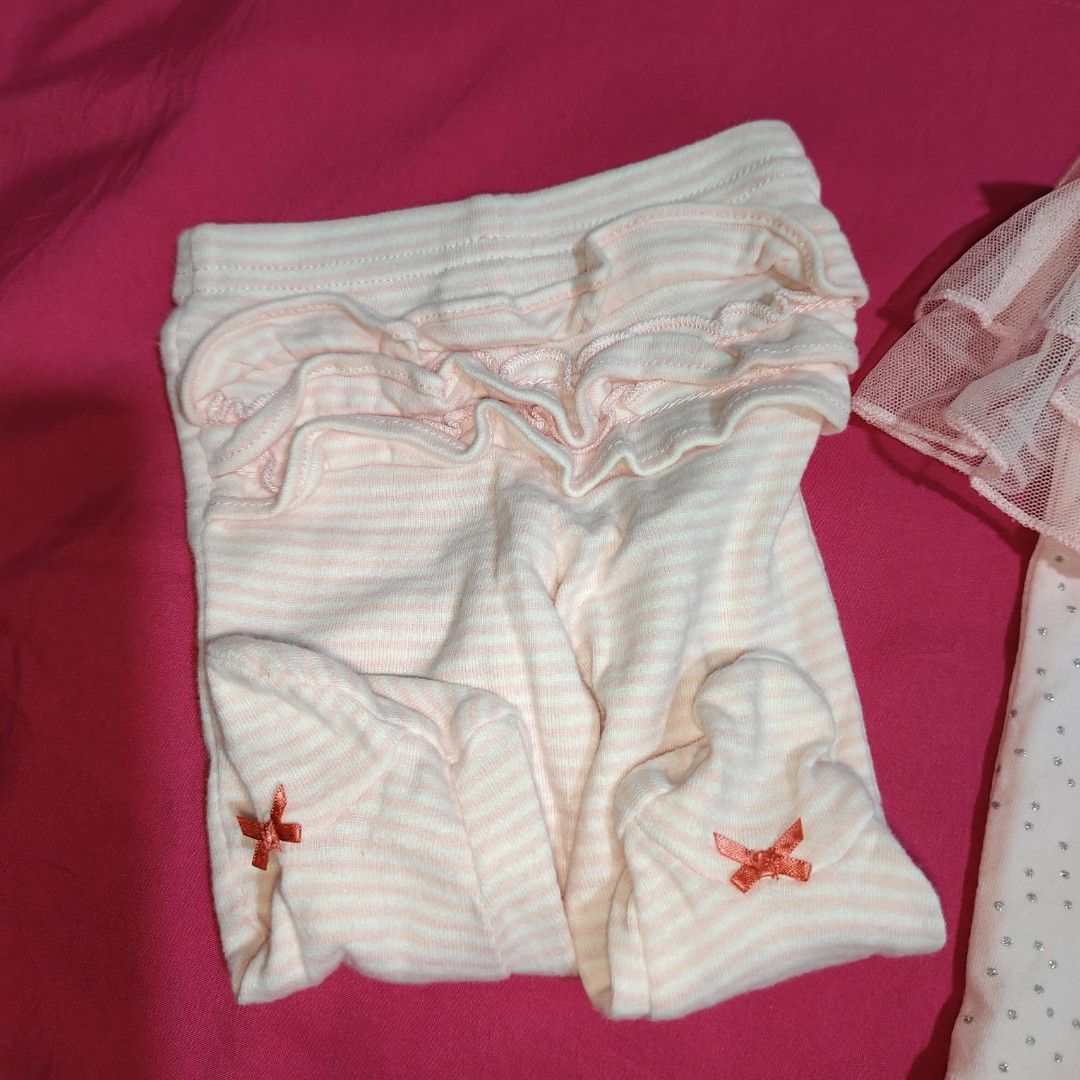 Babygirl pajama bbindle (Category: Babies & Kids Fashion) located in Bacoor. Submitted by sayd17 (Listing ID 1459656219, Image 2). Description: Carter's and h&m.