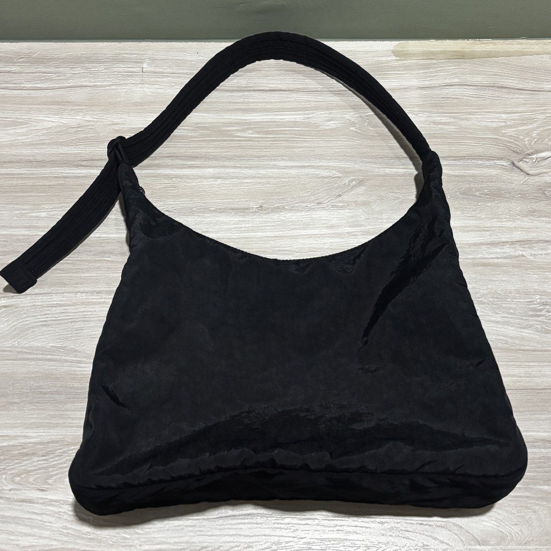 BAGGU Nylon Shoulder Bag in Black (Category: Shoulder Bags) located in Marikina City. Submitted by frankiecleanup (Listing ID 1459627613, Image 1). Description: - Brand: BAGGU - Material: Black Nylon - Closure: Zipper - Strap: Adjustable with ribbed texture - Features: Spacious interior, ideal for everyday use - Interior: Intact label and zippered pocket - Reason for selling: Got a new work bag.