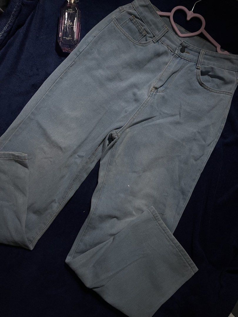 BAGGY JEANS (Category: Jeans) located in Cordova. Submitted by rcacloset (Listing ID 1459574049, Image 1). Description: SIZE: 27-28.