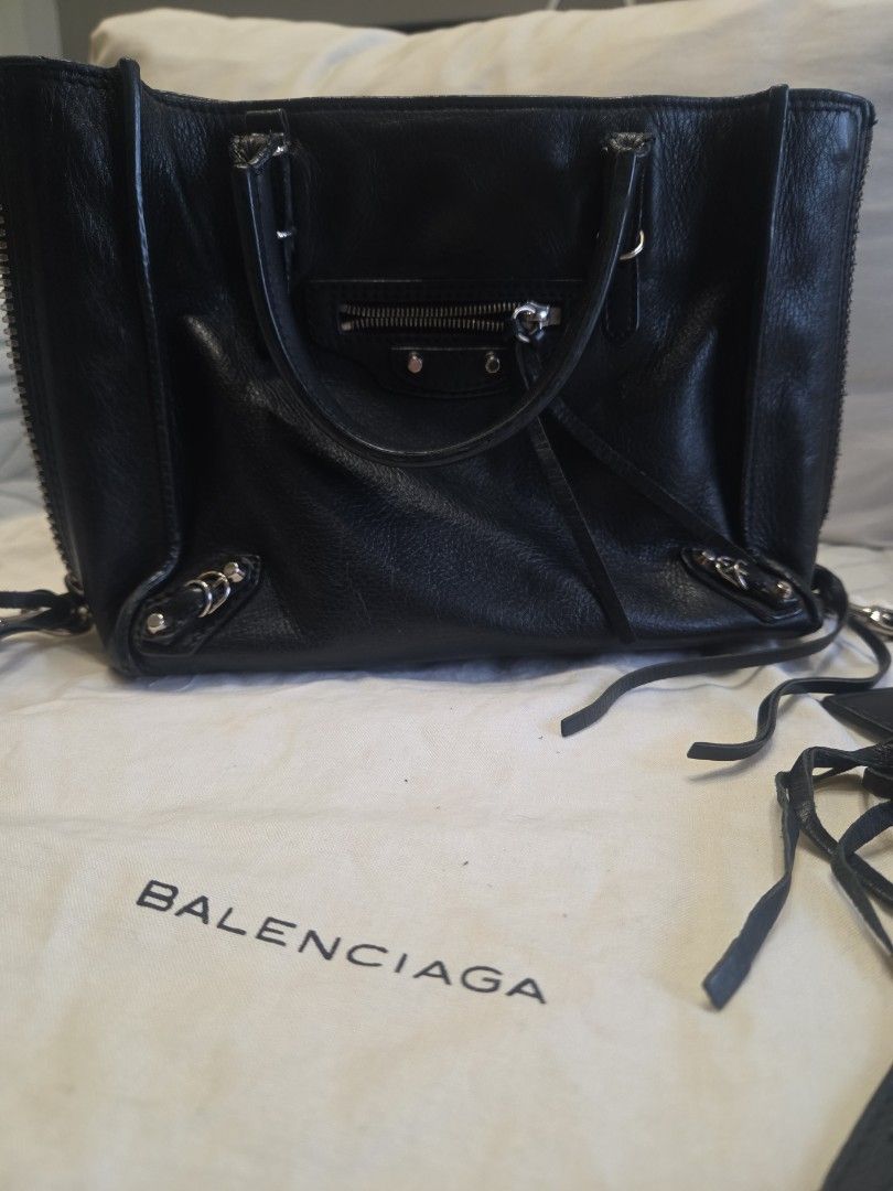 Authentic Balenciaga Black Mini Papier (Category: Cross-body Bags) located in San Juan City. Submitted by rwongthings (Listing ID 1459557991, Image 3). Description: Balenciaga Mini Papier - Features top handles and a detachable shoulder strap - Signature zip pocket on the front - Comes with the original dust bag and Mirror - Ideal for everyday use.