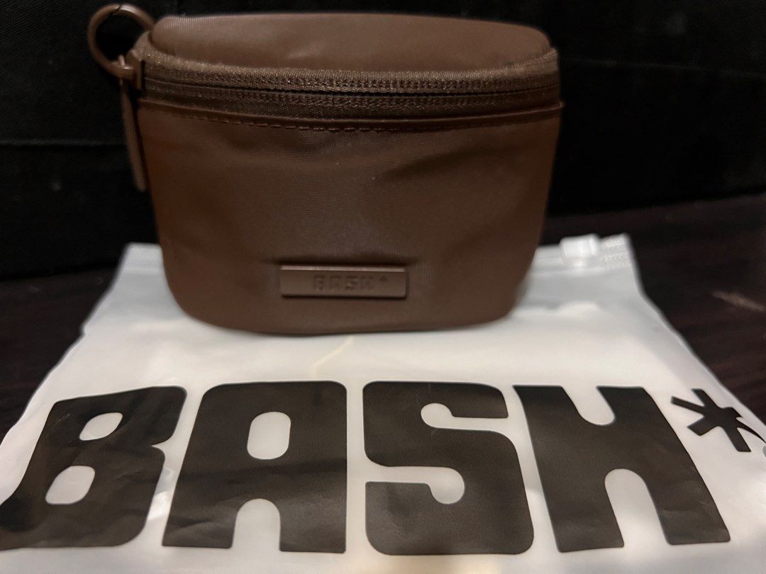 Bash curve case (Category: Wallets & Card holders) located in Quezon. Submitted by tinzkie100 (Listing ID 1459628125, Image 1). Description: D kasha mouse ko Bago to, natanggal ko lang yung tag pero yung mga plastic nandito pa:).
