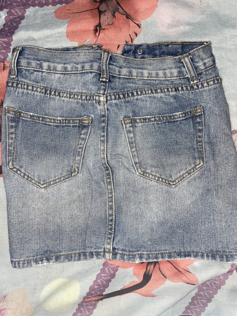 BB Denim Mini Skirt (Category: Skirts) located in Quezon City. Submitted by j__valley (Listing ID 1459625203, Image 2). Description: Waist: 25 inches Length: 13 inches - mid length skirt .