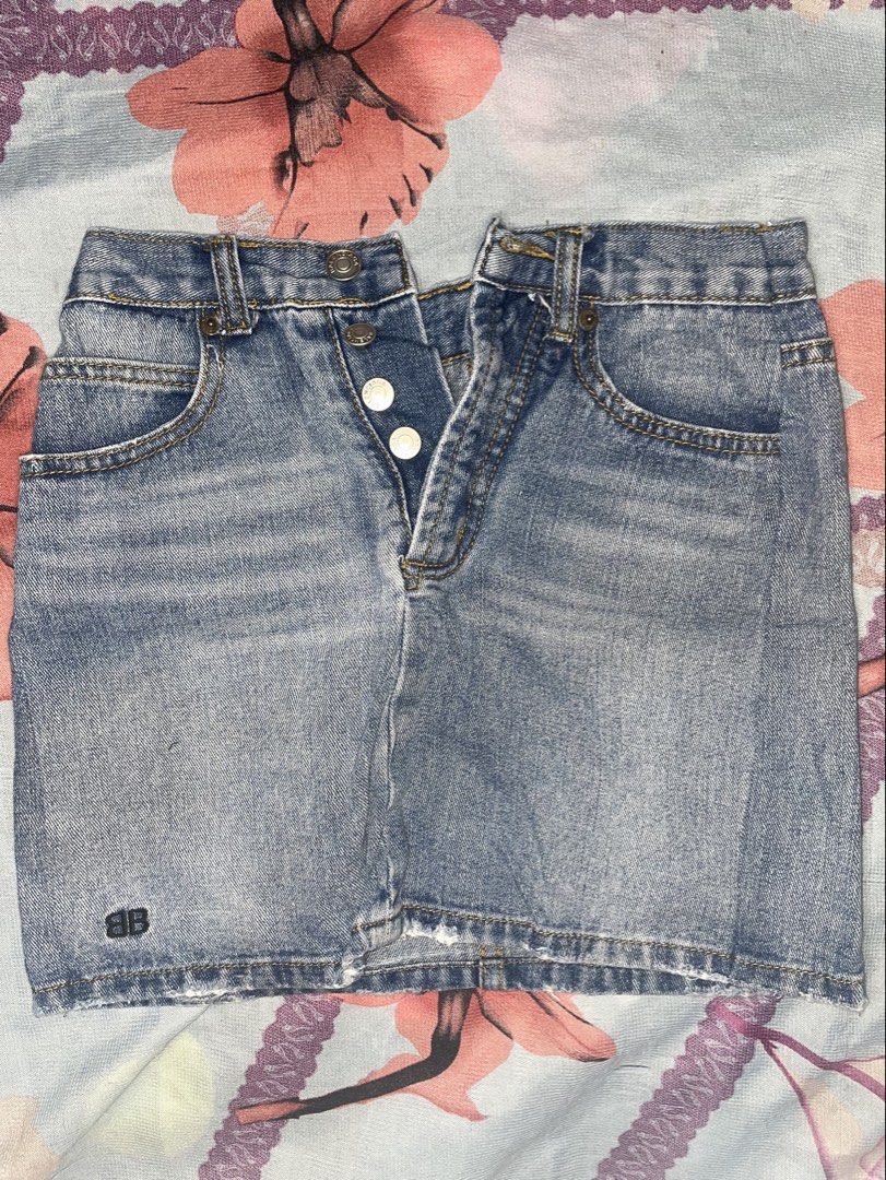 BB Denim Mini Skirt (Category: Skirts) located in Quezon City. Submitted by j__valley (Listing ID 1459625203, Image 1). Description: Waist: 25 inches Length: 13 inches - mid length skirt .