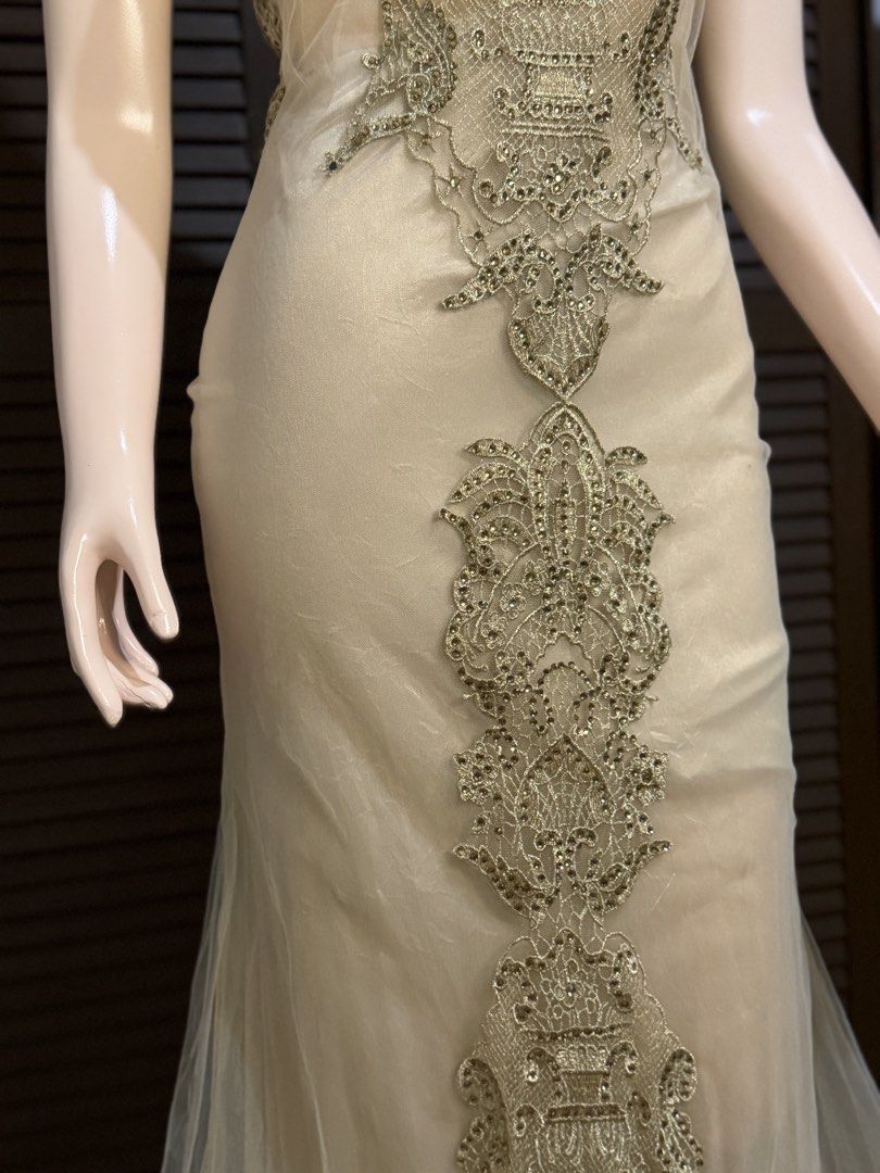 Beaded Lace Evening Gown (Category: Evening dresses & gowns) located in Santiago. Submitted by jy.collection (Listing ID 1459649797, Image 3). Description: - Cream-colored, floor-length gown - Sleeveless with a flattering V-neckline - Intricate beadwork and lace detailing on bodice and front - Sheer overlay with a stylish mermaid hem - Ideal for formal events and special occasions.