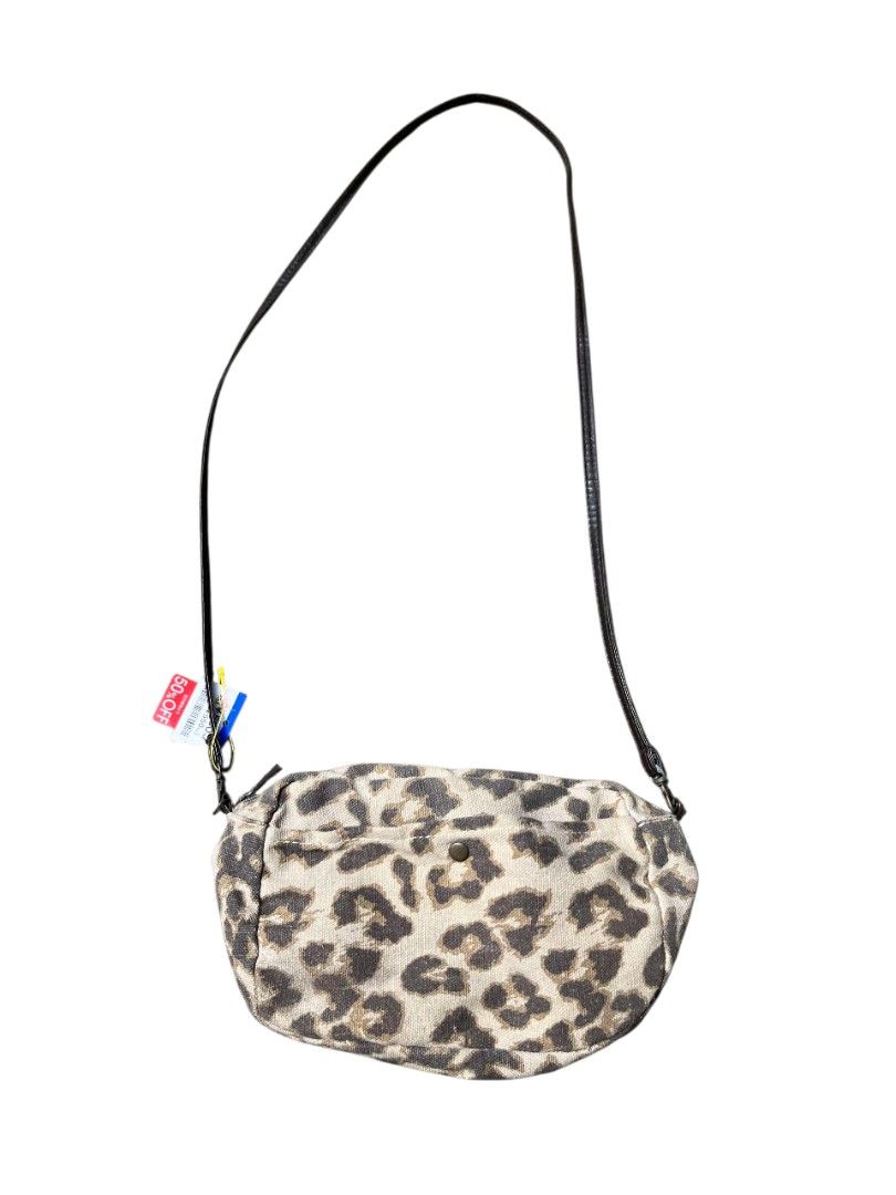 Beams Lights Leopard Print Sling Bag (Category: Shoulder Bags) located in Davao. Submitted by wildhearts121 (Listing ID 1459555007, Image 2). Description: Like new No flaws.
