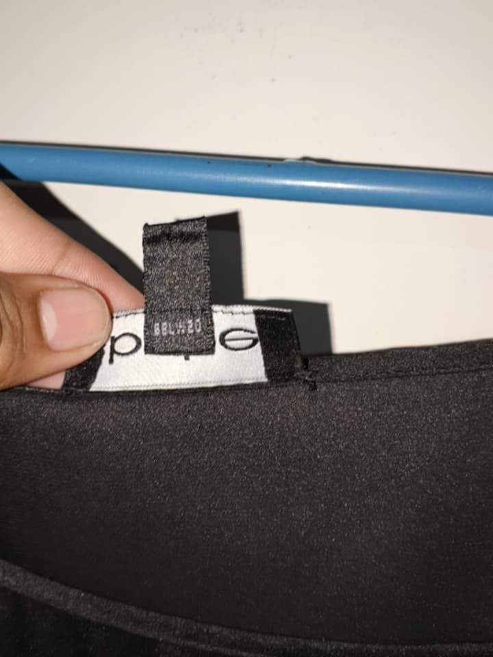 bebe (Category: Evening dresses & gowns) located in Manila. Submitted by john-rey_ukay0 (Listing ID 1459614984, Image 3). Description: authentic 💯 ISSUE: cut wash tag 1000/10 rate ko dto ang gandaa.