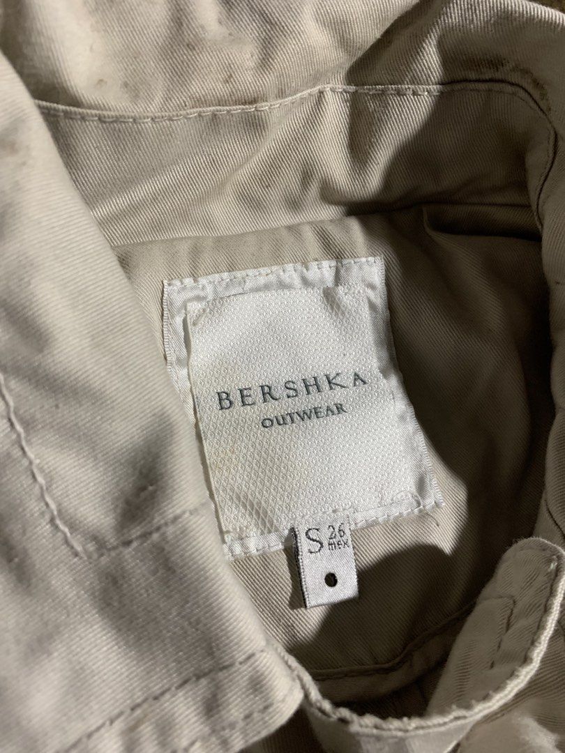BERSHKA TRENCH COAT (Category: Others Tops) located in San Jose. Submitted by kapitan.onixxc (Listing ID 1459551997, Image 2). Description: Size 32.
