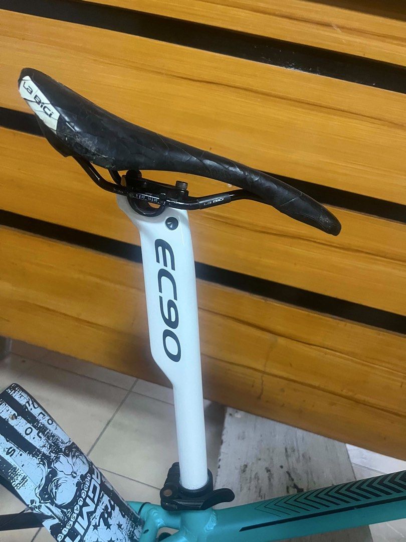 Bicycle TOSEEK MOUNTAIN BIKE (Category: Bicycles) located in Bacolor. Submitted by emjei03 (Listing ID 1459520465, Image 3). Description: TOSEEK MOUNTAIN BIKE HANDLE BAR - weapon STEM - weapon REAR SHOCK -weapon (carbon) SEAT POST - EC90 (carbon) SADDLE - la bici TIRES - MAXXIS CHAIN RING - racework CRANK ARM - racework BOTTLE WATER -camelbak.