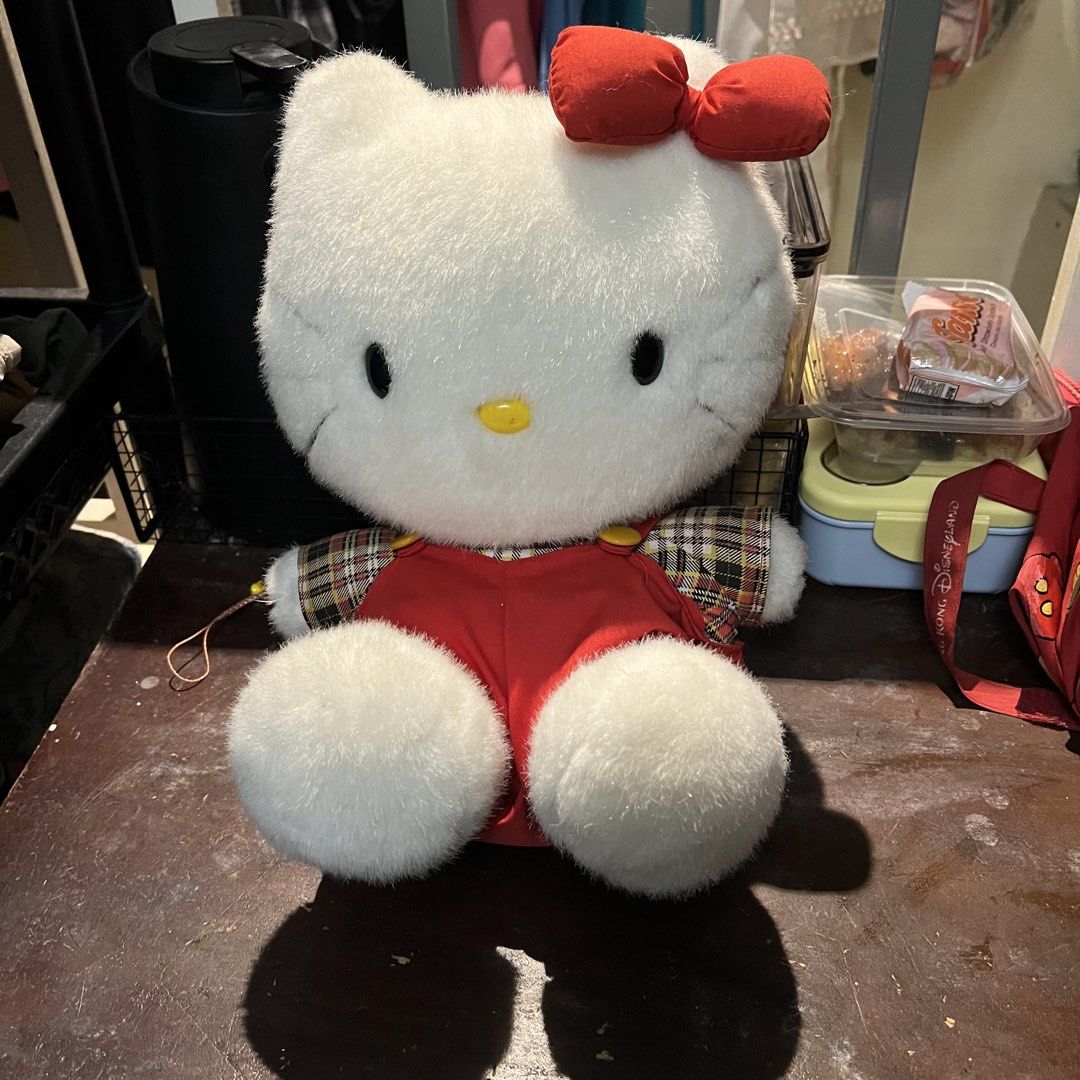 Big Hello Kitty Stuff Toy (Category: Plushies & Soft Toys) located in Manila. Submitted by erickalago (Listing ID 1459667439, Image 1). Description: loc: Manila.