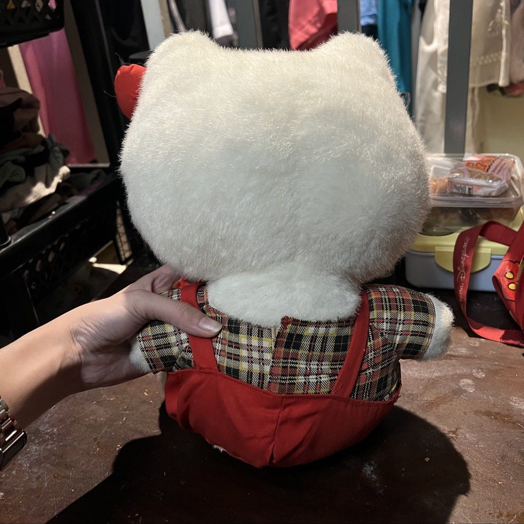 Big Hello Kitty Stuff Toy (Category: Plushies & Soft Toys) located in Manila. Submitted by erickalago (Listing ID 1459667439, Image 3). Description: loc: Manila.