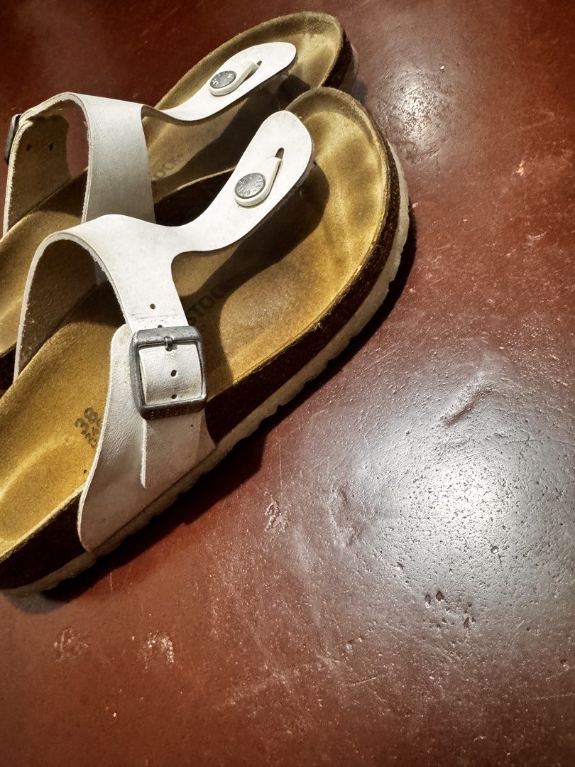 Birkenstock (Category: Sandals) located in Makati City. Submitted by carolineespartero (Listing ID 1459594539, Image 3). Description: Like new ,It looks better in person. The picture just looks a bit dark kaya parng madumi syA.