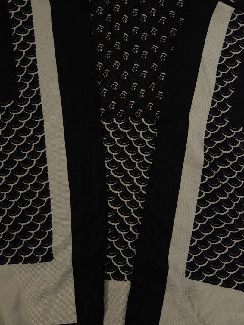 Black and White Patterned Kimono Jacket (Category: Longsleeves) located in Manila. Submitted by ak.kini (Listing ID 1459546014, Image 2). Description: - Stylish black and white kimono long sleeve - Unique scale and dot pattern -SIZE (L-XXXL) -MOP: GCASH/PAYPAL -DM ME HERE OR ON INSTAGRAM FOR MORE INFORMATION: @ww.ak.ph.