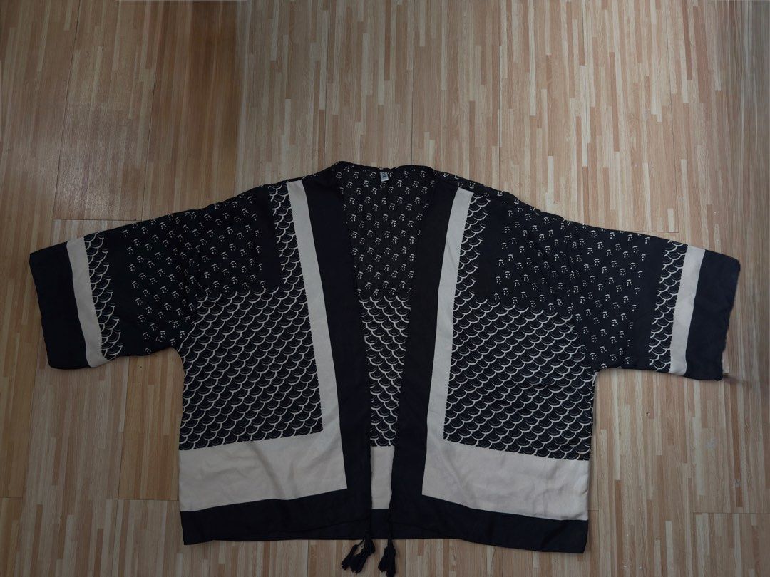Black and White Patterned Kimono Jacket (Category: Longsleeves) located in Manila. Submitted by ak.kini (Listing ID 1459546014, Image 1). Description: - Stylish black and white kimono long sleeve - Unique scale and dot pattern -SIZE (L-XXXL) -MOP: GCASH/PAYPAL -DM ME HERE OR ON INSTAGRAM FOR MORE INFORMATION: @ww.ak.ph.