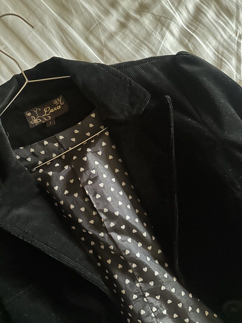 Black Blazer Jacket (Category: Coats, Jackets and Outerwear) located in Quezon City. Submitted by kianabanq (Listing ID 1459645190, Image 3). Description: BLACK VELVETY BLAZER JACKET CAN FIT XS/S QC CULIAT AREA.