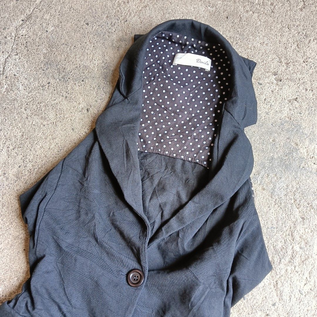 Black Blazer Vest with Polka Dot Lining (Category: Coats, Jackets and Outerwear) located in Davao. Submitted by calli_2219 (Listing ID 1459613336, Image 2). Description: - Sleeveless black blazer vest - Single button closure - Two front pockets - Inner lining with cute white polka dot pattern - Ideal for layering over tops - Creates a sharp and stylish look Size: M-L.