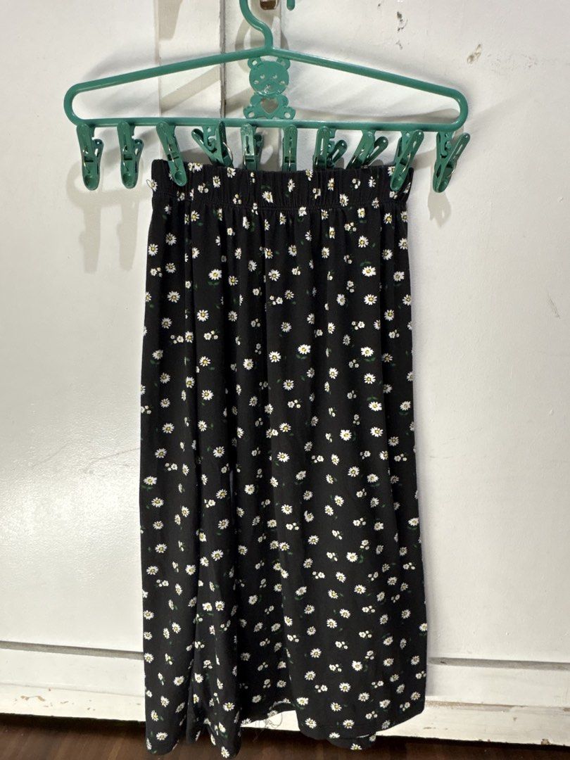 Black Daisy Print Maxi Skirt with Slit (Category: Skirts) located in Malabon City. Submitted by julia4a_ (Listing ID 1459603297, Image 1). Description: - Black maxi skirt - Cute all-over daisy print - Side slit for easy movement - Comfortable elastic waistband - Versatile for casual or dressed-up occasions - Pairs well with simple tops.