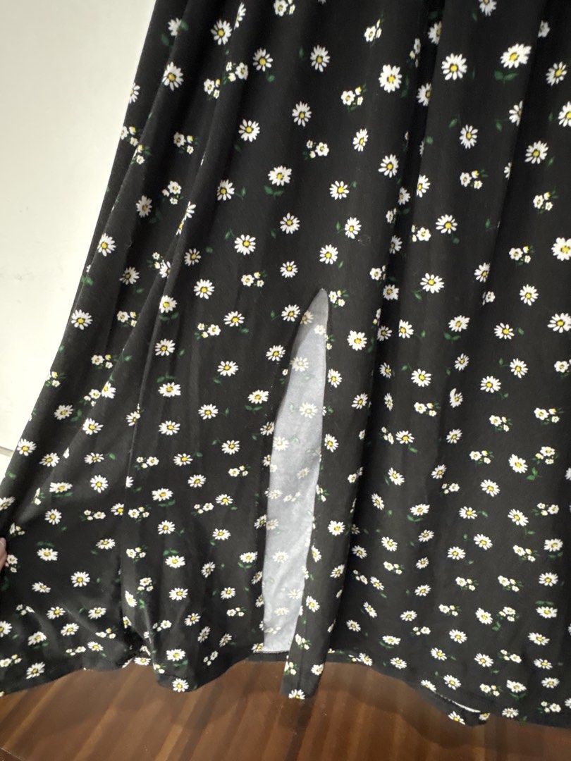 Black Daisy Print Maxi Skirt with Slit (Category: Skirts) located in Malabon City. Submitted by julia4a_ (Listing ID 1459603297, Image 2). Description: - Black maxi skirt - Cute all-over daisy print - Side slit for easy movement - Comfortable elastic waistband - Versatile for casual or dressed-up occasions - Pairs well with simple tops.