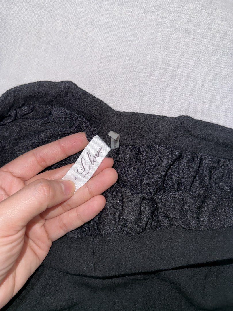 Black Drawstring Shorts with White Stitching (Category: Shorts) located in Santa Ana. Submitted by fatikilla (Listing ID 1459541426, Image 2). Description: - Comfy black shorts - Elastic waistband with drawstring - White contrast stitching along the sides - Relaxed fit - Ideal for lounging or casual wear.
