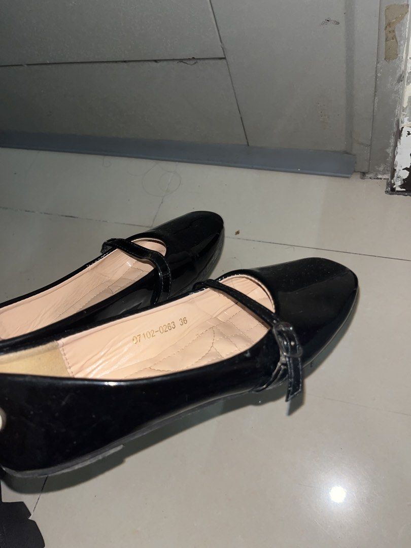 Black Flats (Category: Flats & Sandals) located in Manila. Submitted by lovedbyrid (Listing ID 1459606774, Image 2). Description: - bought in sm - size 36.
