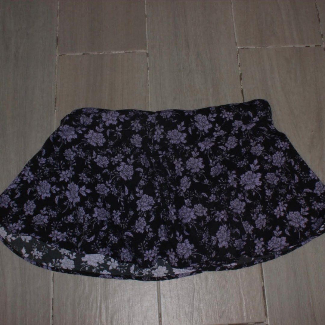 Black Floral Mini Skirt (Category: Skirts) located in Manila. Submitted by goldie.lockes (Listing ID 1459503227, Image 2). Description: - Cute black mini skirt - Features a lovely purple floral print - Flattering A-line cut - Made from lightweight fabric, ideal for warm weather - Versatile for casual outings or dressing up Price is negotiable Goldie Lockes.