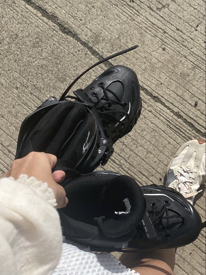Black Inline Skates Size 39 (Category: Skates, Rollerblades & Scooters) located in Puerto Princesa. Submitted by luwullie (Listing ID 1459645380, Image 1). Description: Black Inline Skates/Rollerblades Size 39 - Good for beginners - Casual use - With t-tool.