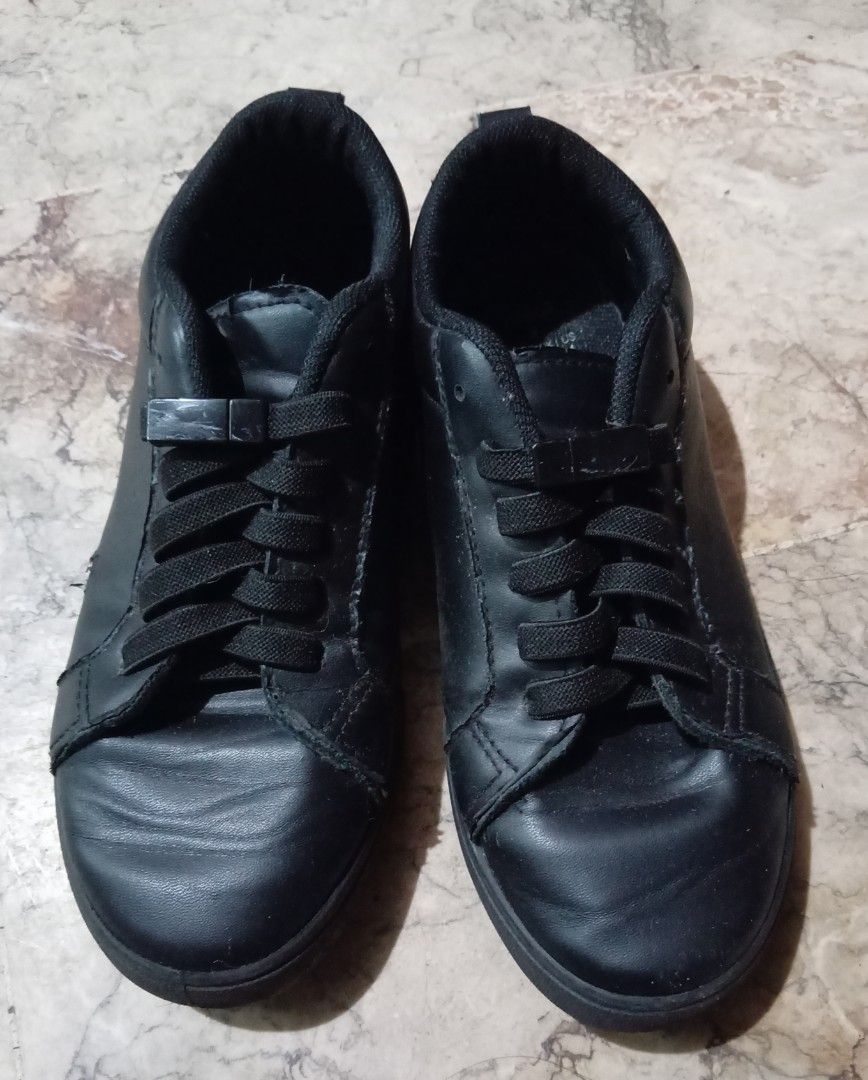 Black Lace-Up Sneakers (Category: Sneakers) located in Quezon City. Submitted by chacha30.s (Listing ID 1459516019, Image 1). Description: - Black Anko sneakers - Lace-up style with extra cushioning - Size 3 (EU 36, AU/UK 3, US 4) - Soles offer excellent grip - Perfect for daily wear - Minor scuffs on the front, consistent with normal us . Text me at 09277152134 . Buy na po kayo/Offer lang po kayooo.. .Bili na po/Bili na po kayo sa shop ko and . 