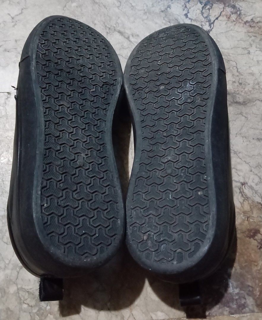 Black Lace-Up Sneakers (Category: Sneakers) located in Quezon City. Submitted by chacha30.s (Listing ID 1459516019, Image 3). Description: - Black Anko sneakers - Lace-up style with extra cushioning - Size 3 (EU 36, AU/UK 3, US 4) - Soles offer excellent grip - Perfect for daily wear - Minor scuffs on the front, consistent with normal us . Text me at 09277152134 . Buy na po kayo/Offer lang po kayooo.. .Bili na po/Bili na po kayo sa shop ko and . 