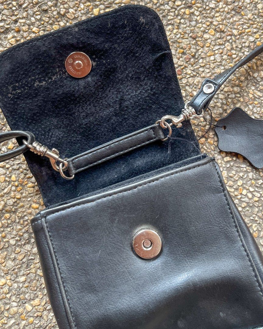 Black Leather ‘Crossbody Mini Bag’ (Category: Sling Bags) located in Rizal. Submitted by cattleya_street (Listing ID 1459650580, Image 3). Description: Black Leather ‘Crossbody Mini Bag’ W: 5in H: 6in Excellent Condition ₱800.