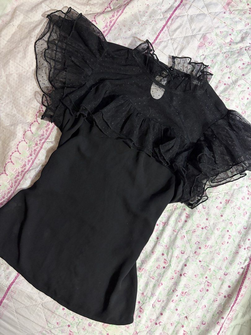Black Mesh Ruffle Top (Category: Blouses) located in Muntinlupa City. Submitted by herellas0504 (Listing ID 1459597963, Image 3). Description: Black Mesh Ruffle Top Mine: 150 no issue xs-small good for goth fits.