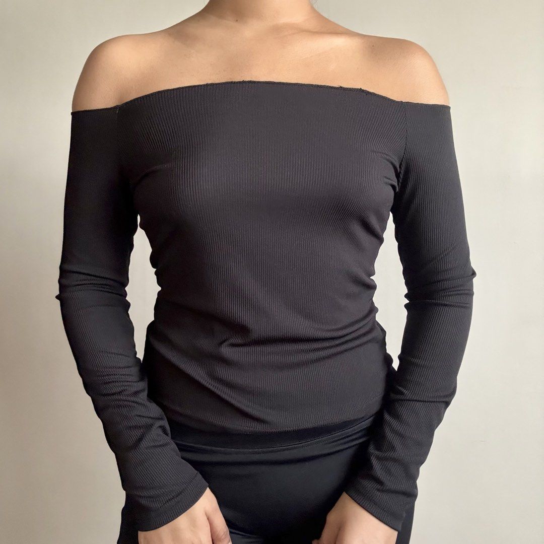 Black Off-Shoulder Longsleeves (Category: Others Tops) located in Muntinlupa City. Submitted by trishaswardrobe (Listing ID 1459620274, Image 1). Description: Size: Small-Medium Condition: No flaws.