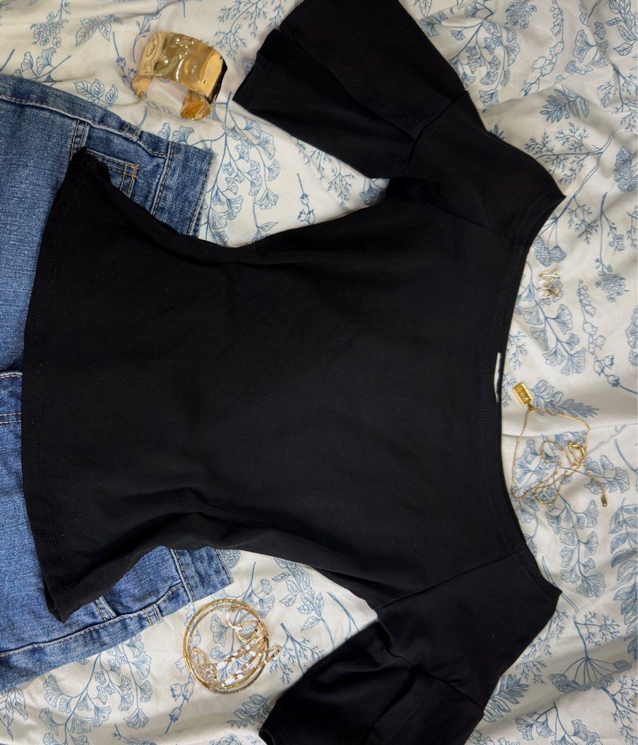 Black Off-Shoulder Top (Category: Shirts) located in Cebu City. Submitted by mingscloset6767 (Listing ID 1459579193, Image 1). Description: size: small mop: gcash mod: j&t loc: cebu city .