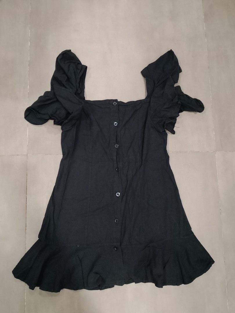 Black Ruffle Cold Shoulder Mini Dress Button-Down (Category: Dresses) located in Pasay City. Submitted by sandydurolfo (Listing ID 1459664915, Image 1). Description: Color may vary due to lighting! ‎ ‎Size: XS-S ‎Condition: Excellent used condition / Like new (No stains or flaws). Black na Black in person. Check my profile for more available items😉.