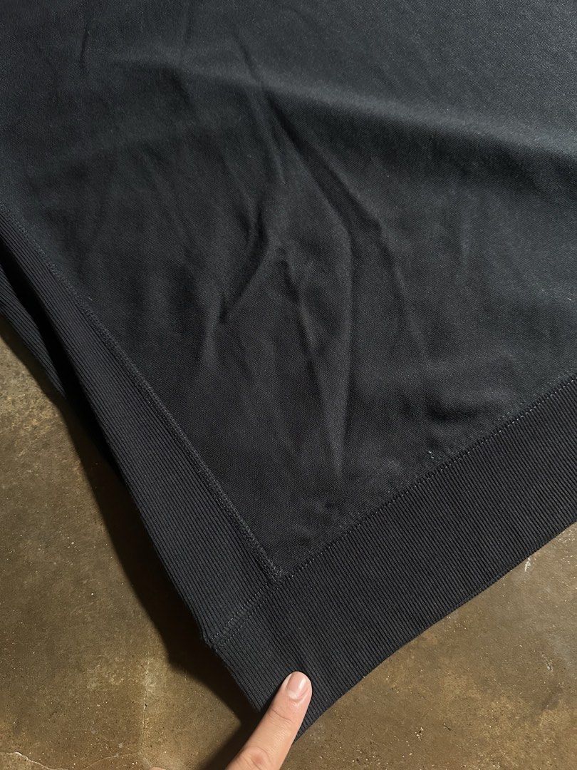Black Short Sleeve T-shirt (Category: Tshirts & Polo Shirts ) located in Laoag. Submitted by keenforest-6bd6 (Listing ID 1459532737, Image 3). Description: - Basic black short sleeve t-shirt - Comfortable crew neck with reinforced V-stitch detail - Ribbed hem and cuffs for a snug fit - Versatile staple for everyday wear or layering.