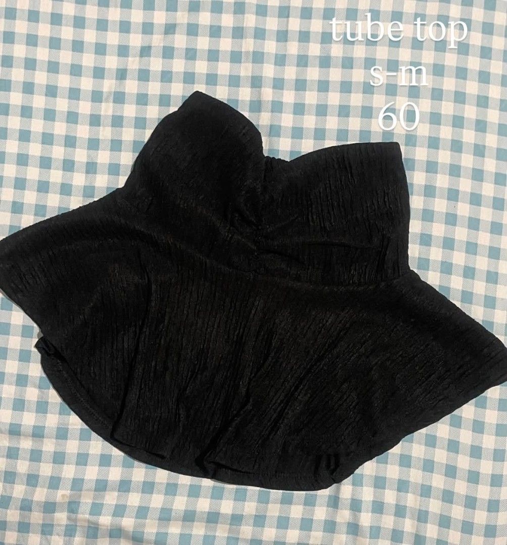 Black Textured Tube Top S-M (Category: Sleeveless) located in Cavite. Submitted by yoonhanzino04 (Listing ID 1459626100, Image 1). Description: - Black tube top - Textured fabric - Stretchy material - Fits size S to M - Perfect for layering or wearing solo - Easy to style.