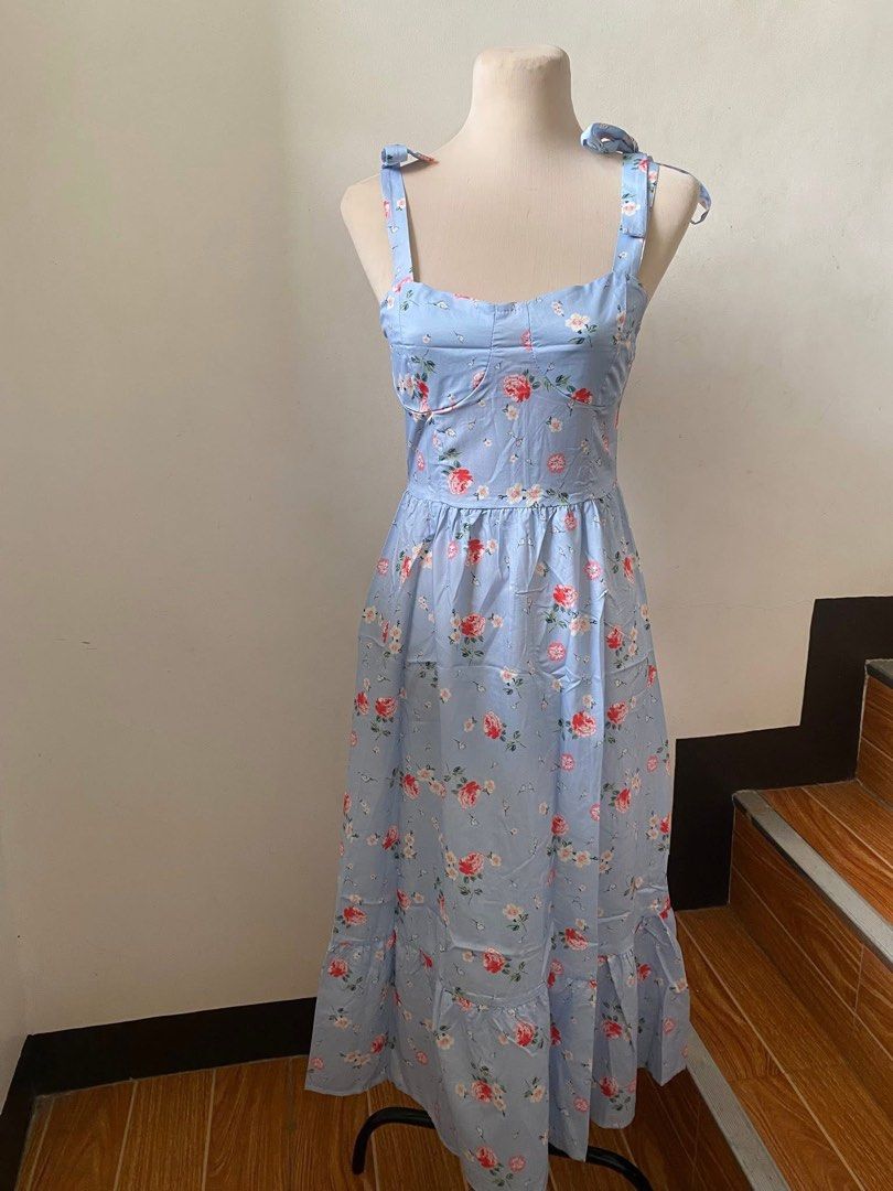 Blue Floral Dress (Category: Dresses) located in Manila. Submitted by goldenwater.b4cb5c (Listing ID 1459569897, Image 1). Description: .