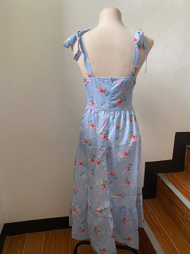 Blue Floral Dress (Category: Dresses) located in Manila. Submitted by goldenwater.b4cb5c (Listing ID 1459569897, Image 2). Description: .