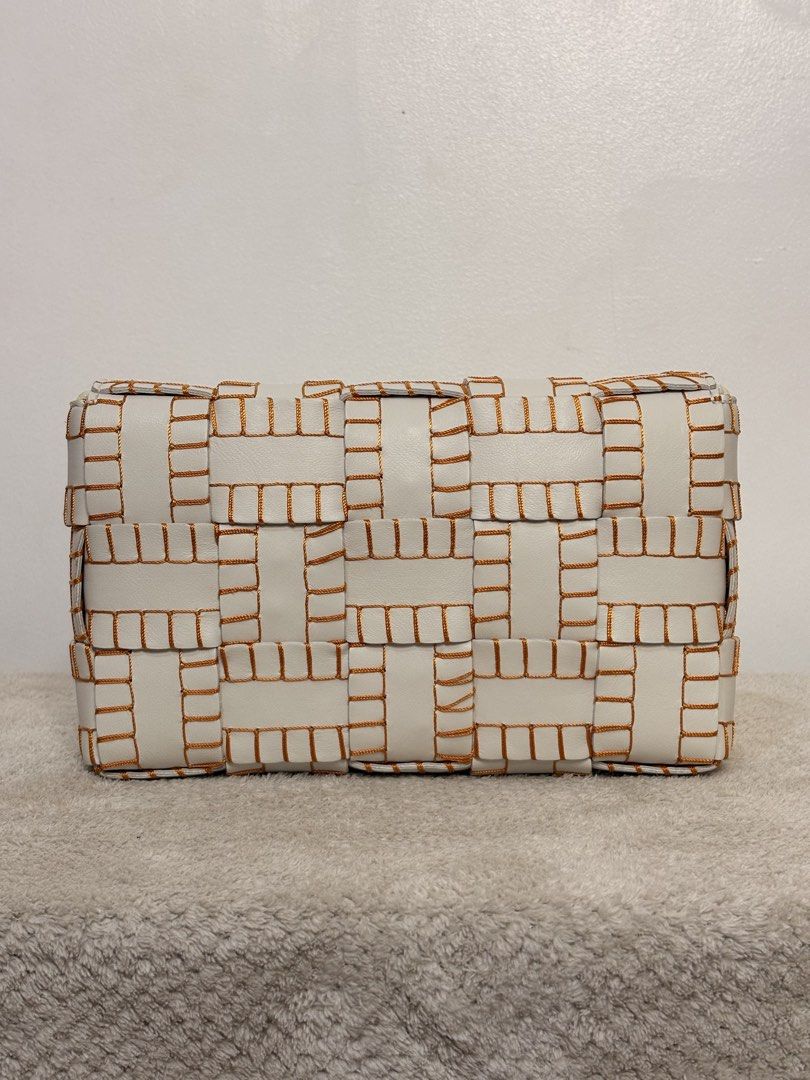 Bottega Veneta Cassette Bag (Category: Luxury Bags & Wallets) located in Manila. Submitted by bags_archived (Listing ID 1459676479, Image 2). Description: .