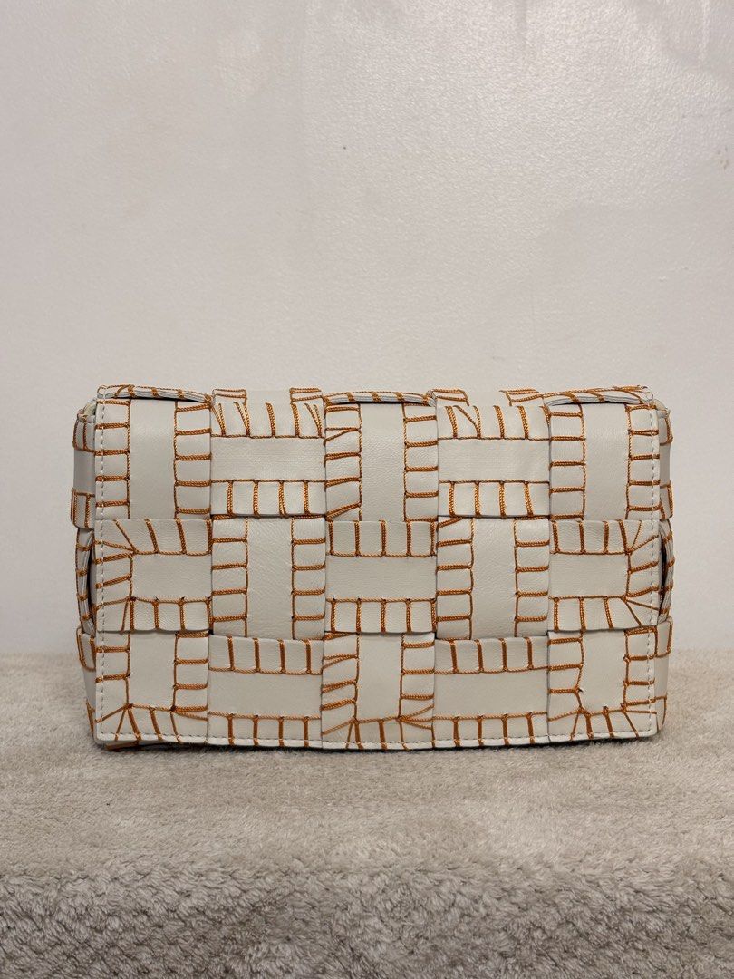 Bottega Veneta Cassette Bag (Category: Luxury Bags & Wallets) located in Manila. Submitted by bags_archived (Listing ID 1459676479, Image 1). Description: .