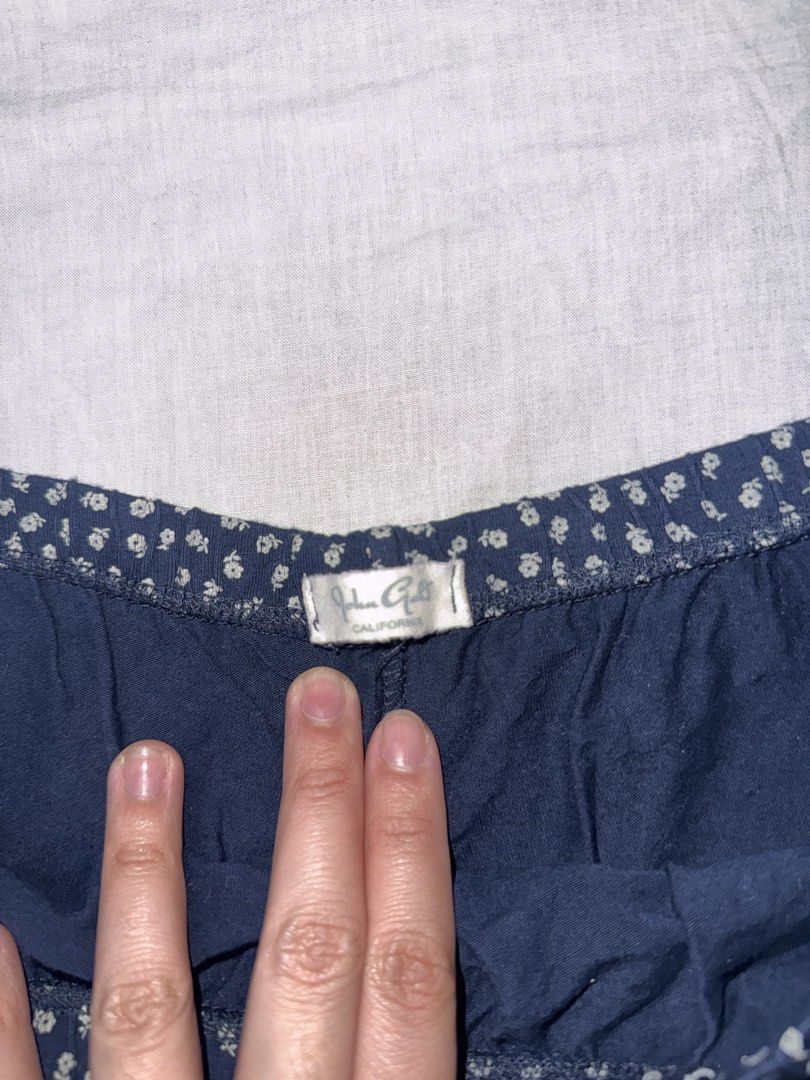 Brandy Melville Navy Floral Shorts (Category: Shorts) located in Santa Ana. Submitted by fatikilla (Listing ID 1459620941, Image 2). Description: - Navy blue shorts - All-over white floral print - Comfortable elastic waistband - Super cute and comfy - Ideal for lounging or casual wear - Great for summer.