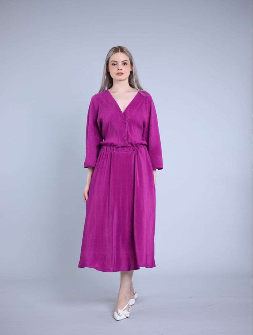 Breastfeeding Formal Dress (Category: Maternity wear) located in Paranaque City. Submitted by luluswardrobe (Listing ID 1459569651, Image 2). Description: Breastfeeding Dress Brand: MUM Size 1 (Small- Medium) Fits Medium well Used once only .