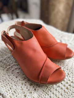 (Category: ) located in . Submitted by vintage_vogue6100 (Listing ID 1459623760, Image 1). Description: .