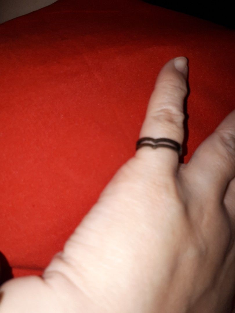 Bronze ring v typ design (Category: Rings) located in Quezon City. Submitted by secretluxuryshop (Listing ID 1459581150, Image 2). Description: .