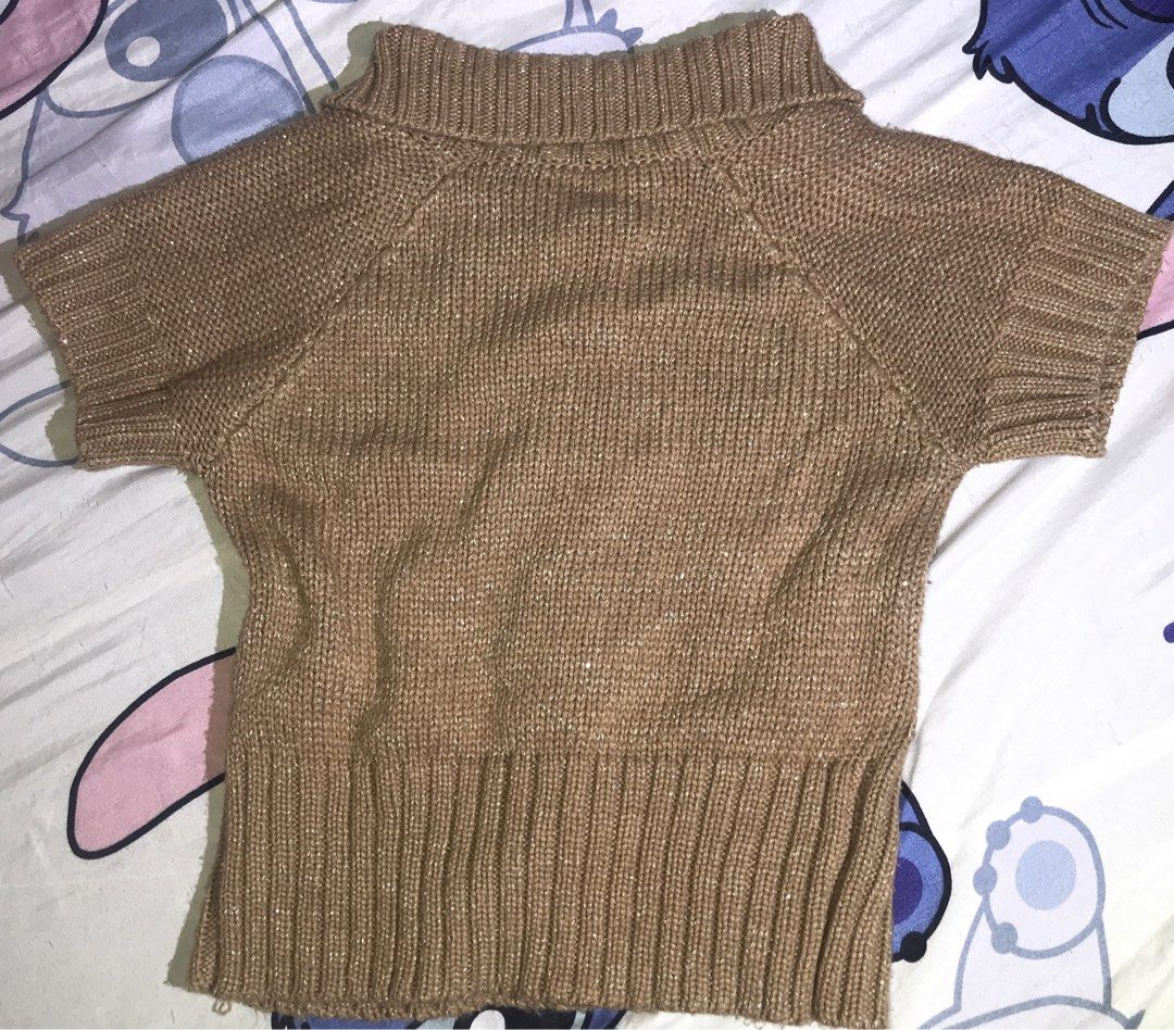 Brown Knitted Cardigan Top (Category: Others Tops) located in Manila. Submitted by its.allysugh (Listing ID 1459633280, Image 2). Description: Brown Knitted Cardigan Top • Bought from Dubai 🇦🇪 • Good condition, only worn a few times • Short sleeves with button closure • Knitted material with textured design • Color: Brown / Mocha Selling because I’m decluttering my clothes and need extra money for my papa’s medicine. 🥹🤍 RFS: Need funds Feel f