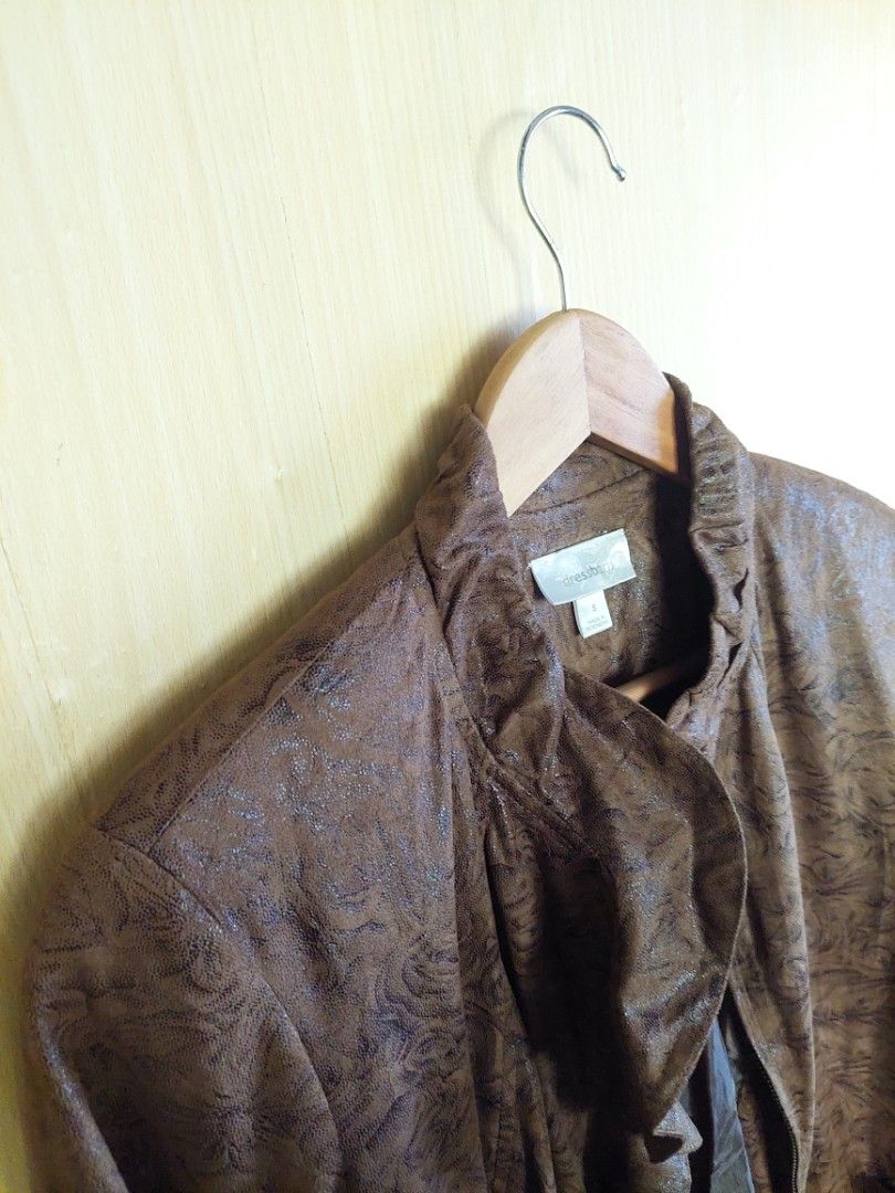 Brown Light Leather Jacket Blazer (Category: Coats, Jackets and Outerwear) located in Bacoor. Submitted by stingray13 (Listing ID 1459607175, Image 2). Description: Item posted is pre-loved. Kindly manage your expectations. Pre-loved Brown Light Leather Jacket Blazer Size : Small (Fite Petite Medium) Php 690.00 For inquiries, kindly pm me. Thank you..