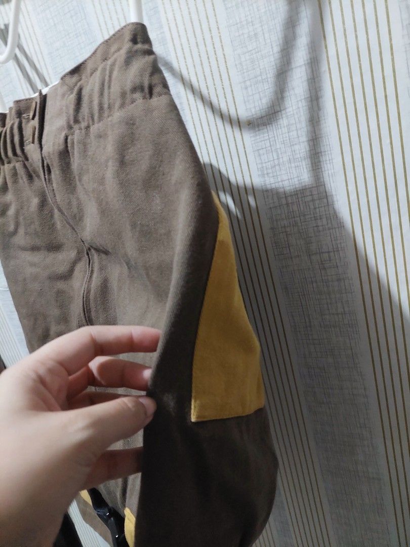 Brown Skirt (Category: Skirts) located in Tarlac. Submitted by prelovedtarlac22 (Listing ID 1459645243, Image 2). Description: Brown Skirt Waist size 24 to 34 inches (Adjustable) Length 16 ½ RFS: Decluttering my closet ❤️ 📍Tarlac based - No COD (Payment First) to avoid being scammed - Shipping fee will be shouldered by the buyer - Once the payment has been received, we will ship the item immediately - Courier: J&T Express.