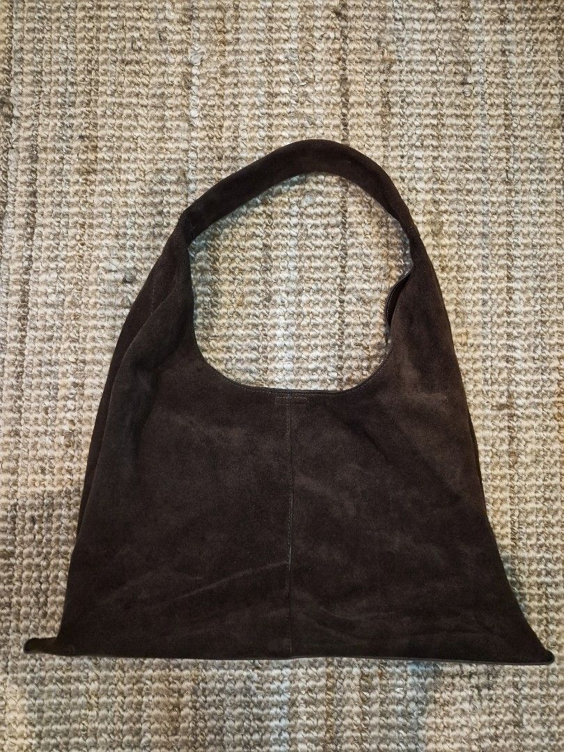Brown Suede Hobo Shoulder Bag (Category: Shoulder Bags) located in Manila. Submitted by unknowncloset (Listing ID 1459578318, Image 2). Description: - Soft brown suede hobo bag - Single shoulder strap - Spacious interior, ideal for daily essentials - Comes with original dust bag - Minimal signs of wear, excellent pre-loved condition.